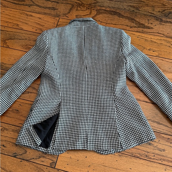 T Tahari Black and White Houndstooth Blazer - Picture 3 of 13